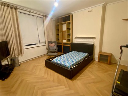 Room in a Shared Flat, Streatham High Road, SW16