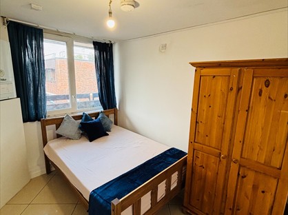 Room in a Shared Flat, London, SW8