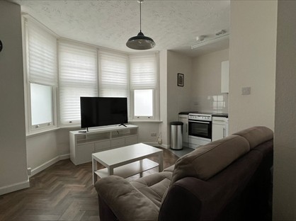 1 Bed Flat, Hamlet Court Road, SS0