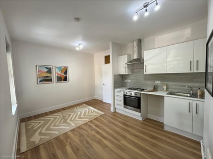 2 Bed Flat, Park Grove Road, E11