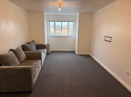 2 Bed Flat, Larkspur Gardens, LU4
