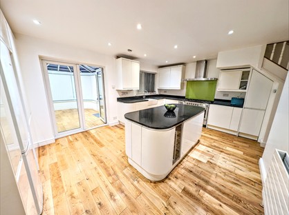 3 Bed Semi-Detached House, Petts Hill, UB5