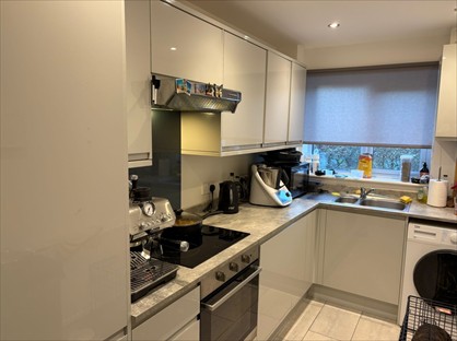 2 Bed Flat, Collingwood Place, KT12