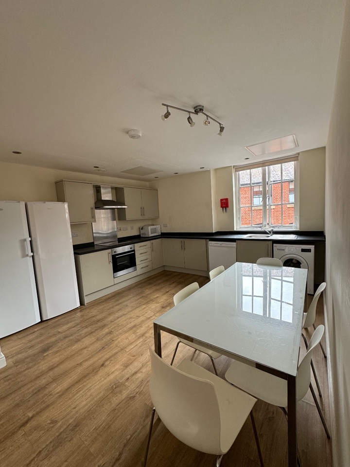 6 Bed Flat, Bells Square, S1, N1 7GU