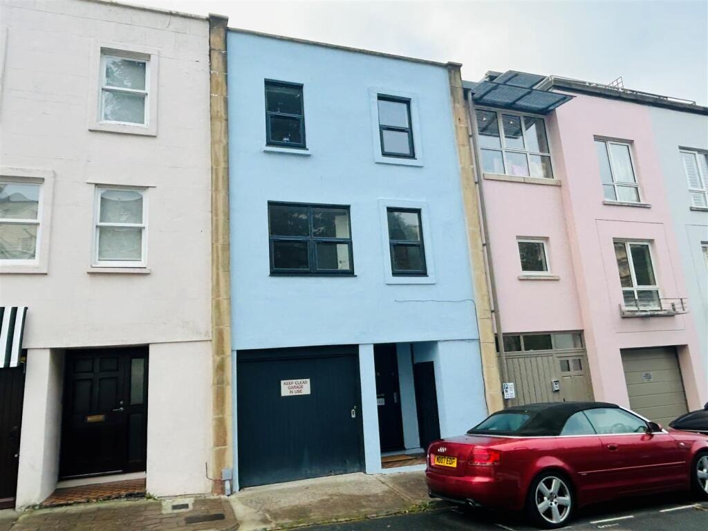 3 Bed Terraced House, Princess Victoria Street, BS8