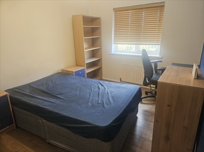 Room in a Shared Flat, High Road, N11