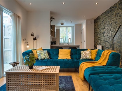 4 Bed Detached House, Sterling Avenue, M3