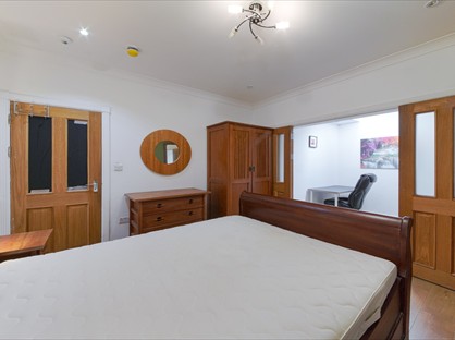 Room in a Shared House, Willoughby Lane, N17