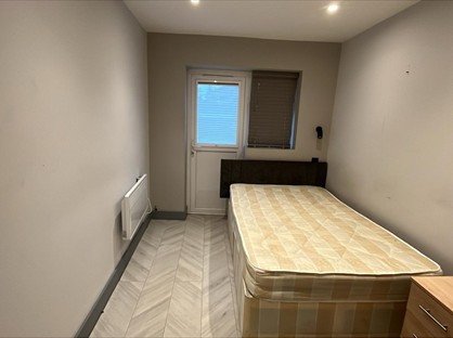 Studio Flat, Largewood Avenue, KT6