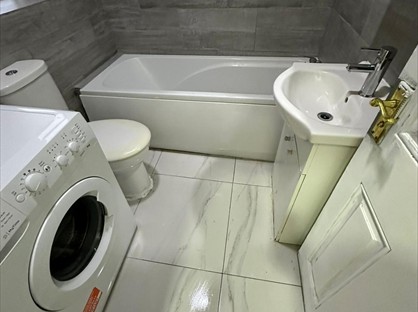 2 Bed Flat, Knightland Road, E5