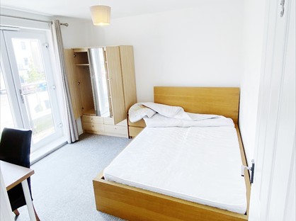 6 Bed Terraced House, Slade Baker Way, BS16