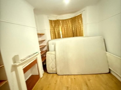 4 Bed Semi-Detached House, Haldane Road, E6