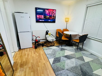 1 Bed Flat, Springbridge Road, M16