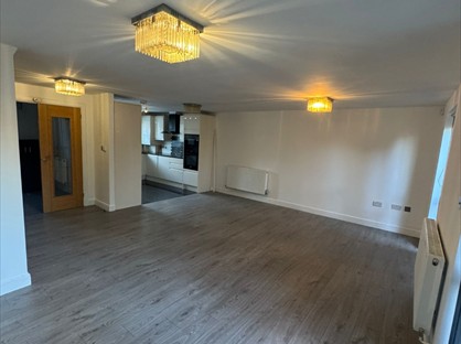 4 Bed Semi-Detached House, Woodside Grange Road, N12