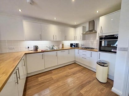 5 Bed Terraced House, Seaview Avenue, BN10