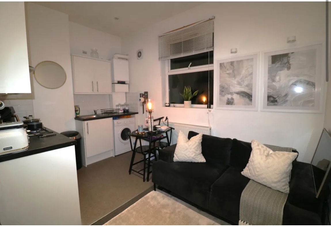 London - 1 Bed Flat, Hayter Road, SW2 - To Rent Now for £1,325.00 p/m