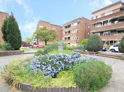 2 Bed Flat, Dorchester Court, SE24