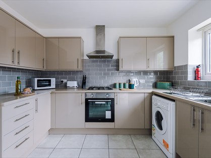 4 Bed Semi-Detached House, Thompson Street, M40