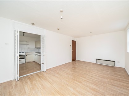 2 Bed Flat, Marlowe Gardens, SE9