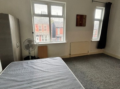 2 Bed Flat, Ashley Lane, M9