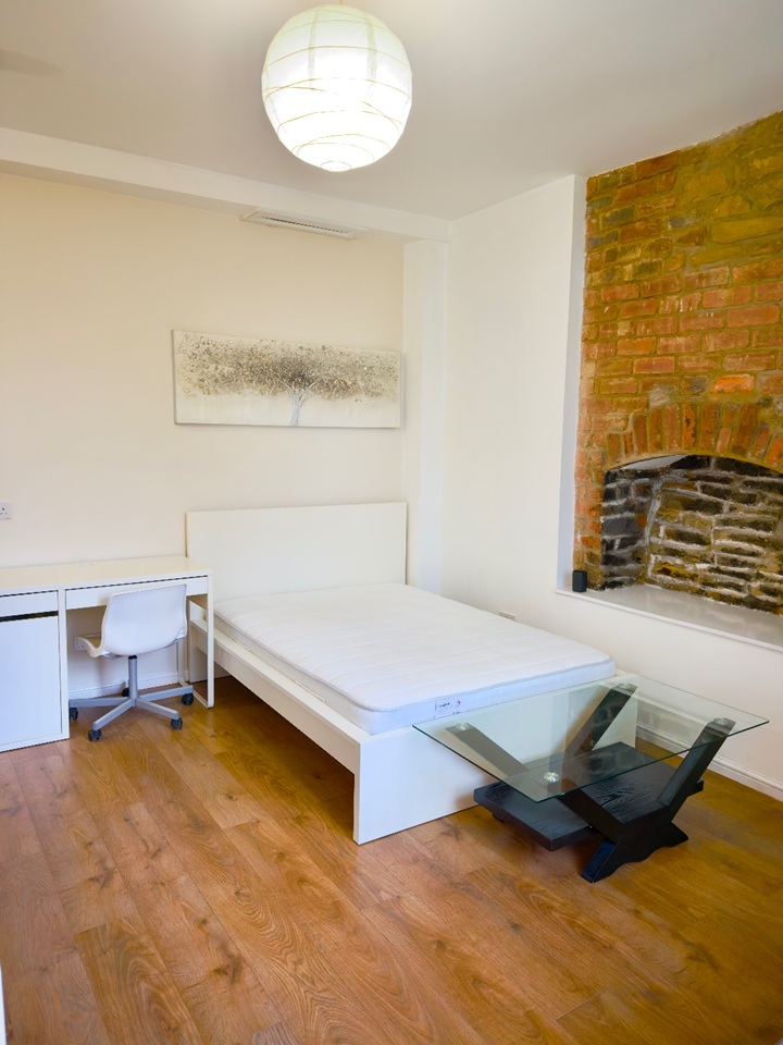 Studio Flat, Crookesmoor Road, S10, N1 7GU