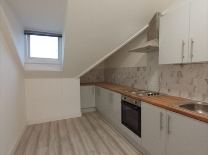 Studio Flat, Gleneldon Road, SW16