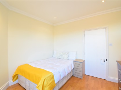 Room in a Shared Flat, Lymington Mansions, NW6
