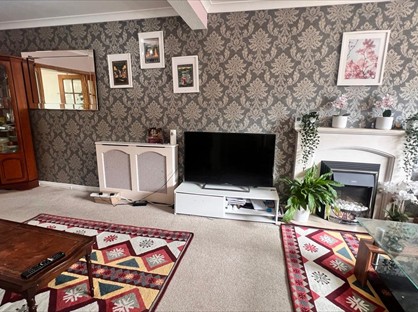 4 Bed Semi-Detached House, Ripon Grove, M33