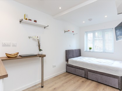 Bedsit, Old Oak Common Lane, W3