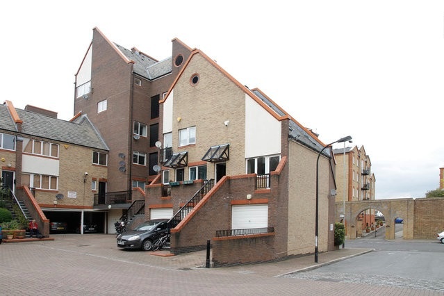 3 Bed Terraced House, Heron Place, SE16