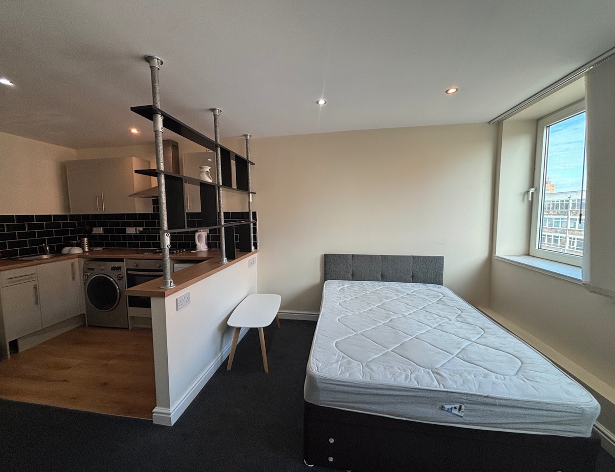 Doncaster - Studio Flat, Young Street, DN1 - To Rent Now for £525.00 p/m