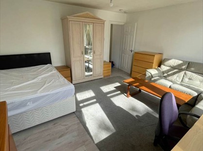 Room in a Shared Flat, Allan Lane, DD1