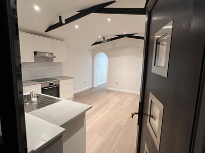 2 Bed Bungalow, Kingsway, SL2