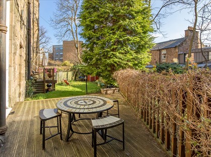 2 Bed Flat, Steel's Place, EH10