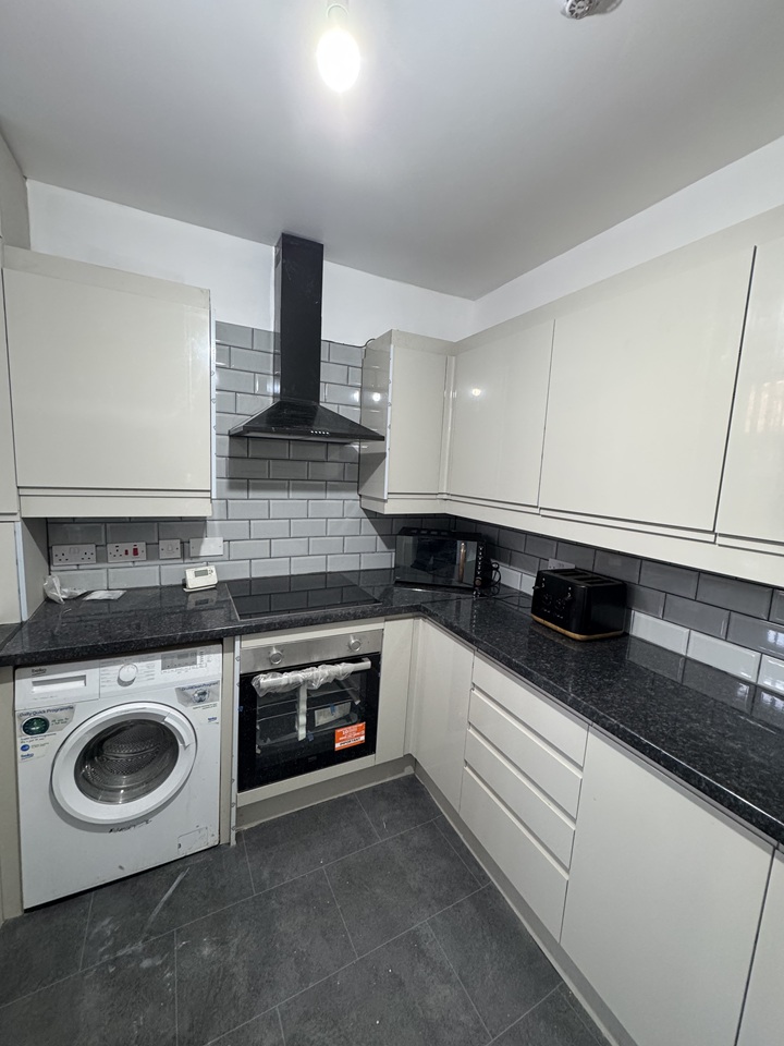 4 Bed Terraced House, New Barton St, M6