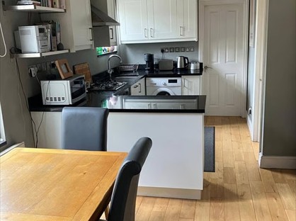 Studio Flat, Great Gardens Road, RM11