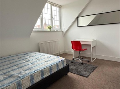 Room in a Shared Flat, Chesterfield Court, NW11