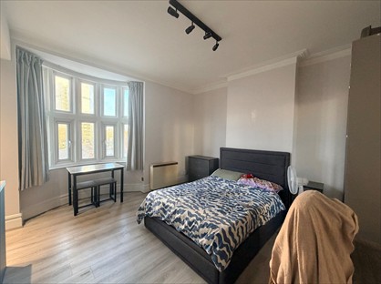 Studio Flat, High Street, W3