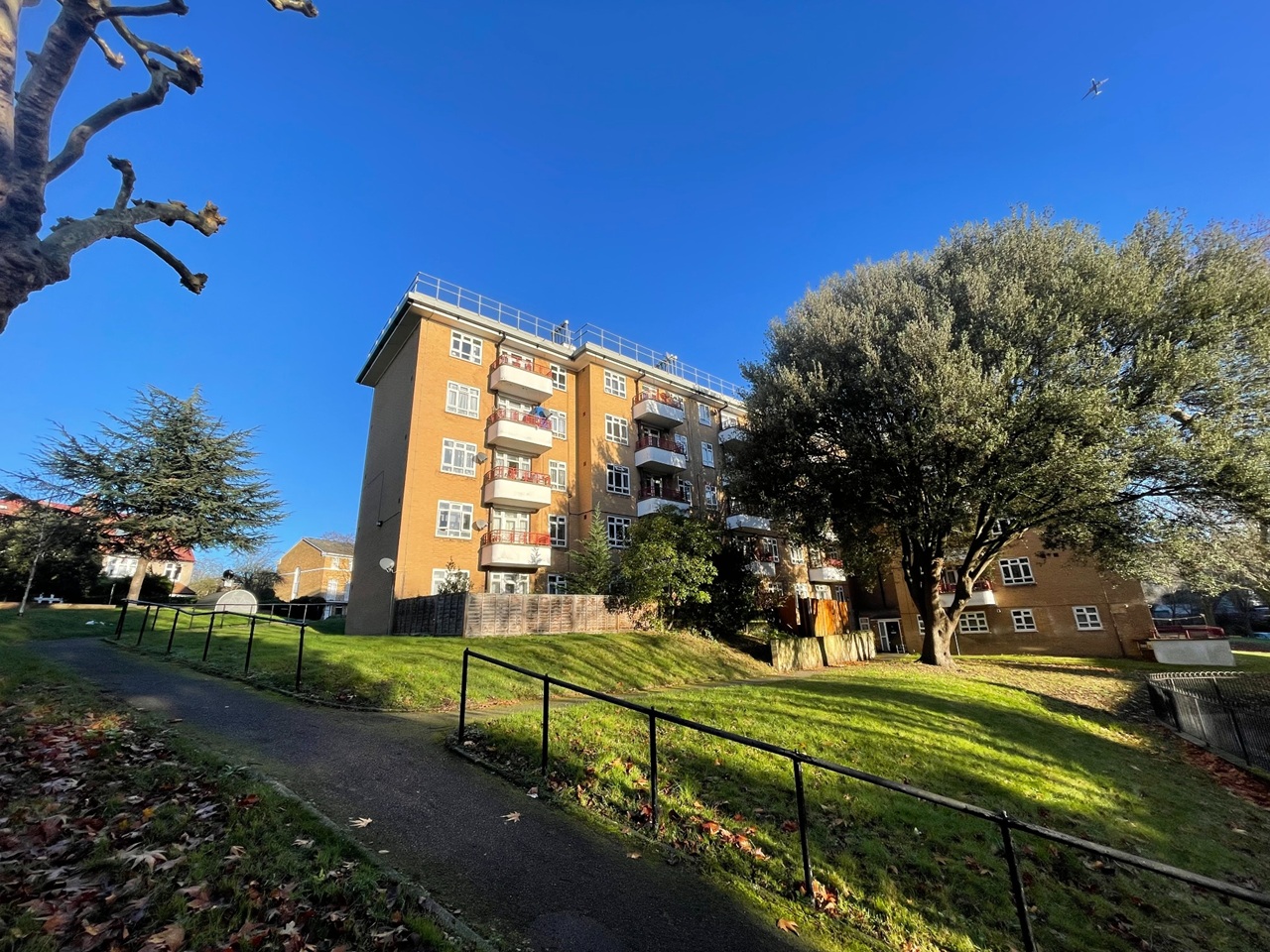 1 Bed Flat, Champion Hill Estate, SE5