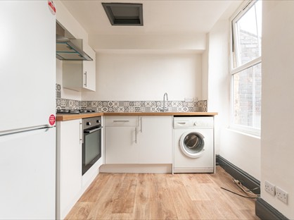 1 Bed Flat, Bath Road, SK17