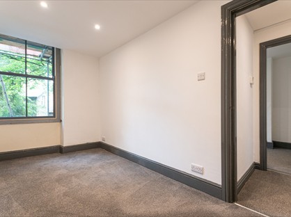 1 Bed Flat, Bath Road, SK17