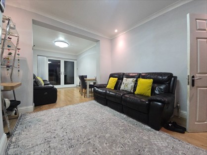 5 Bed Semi-Detached House, Wimborne Avenue, UB4