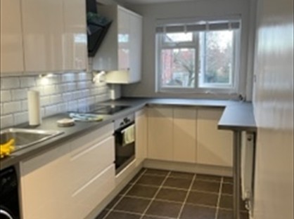 2 Bed Maisonette, Manor Waye, UB8