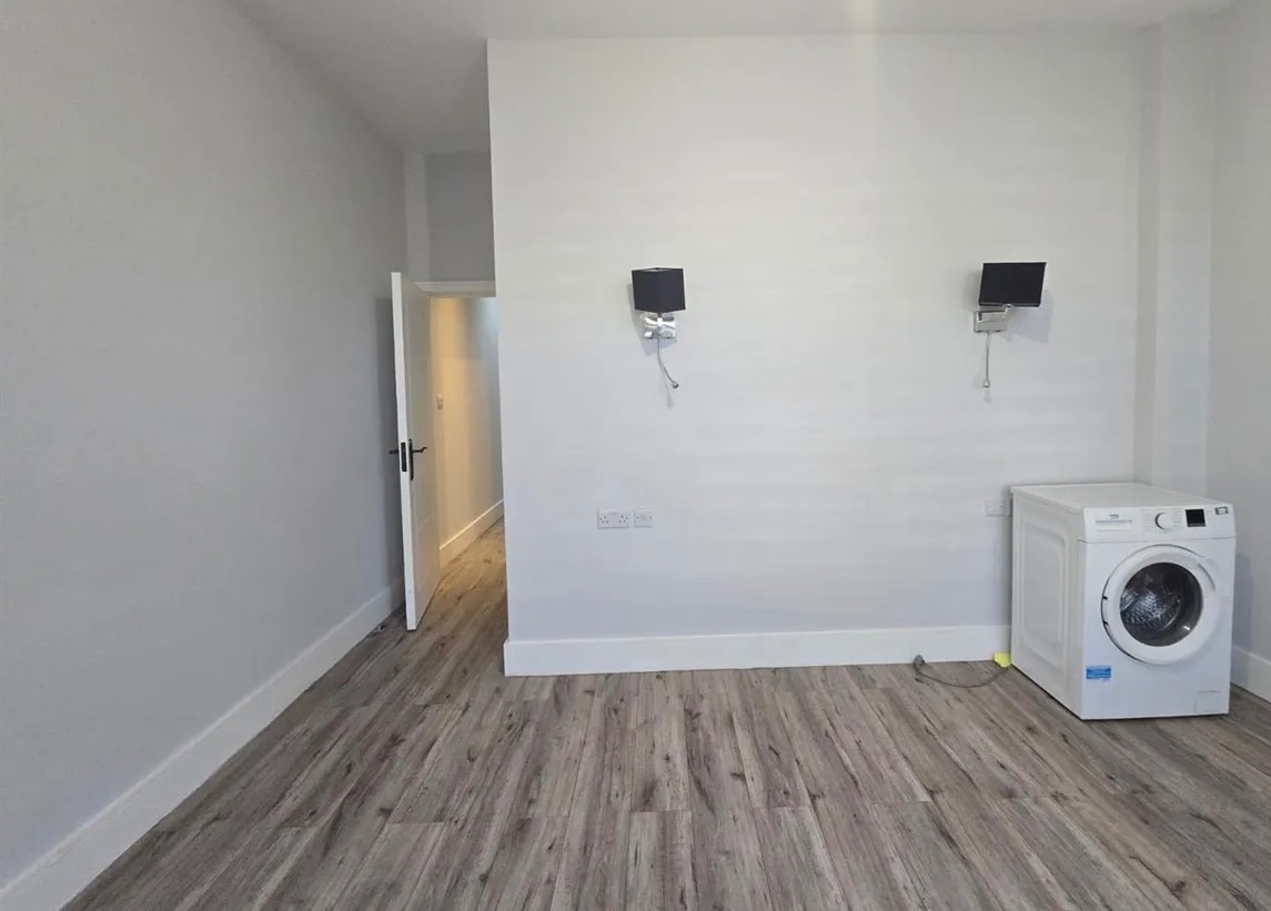 London - 3 Bed Flat, Stuart Crescent, N22 - To Rent Now for £2,500.00 p/m