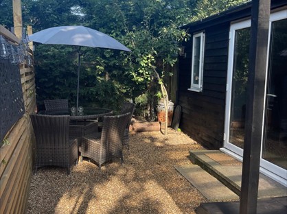 1 Bed Bungalow, Bridge Road, KT16