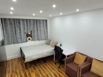 Studio Flat, Long Lane, UB10