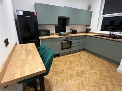 Room in a Shared House, Gartside Street, OL7