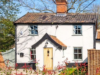 4 Bed Semi-Detached House, Candlers Lane, IP20