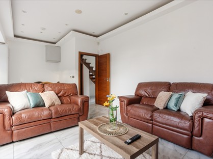 5 Bed Semi-Detached House, Abdale Road, W12