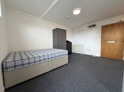 Studio Flat, Mede House, SO15